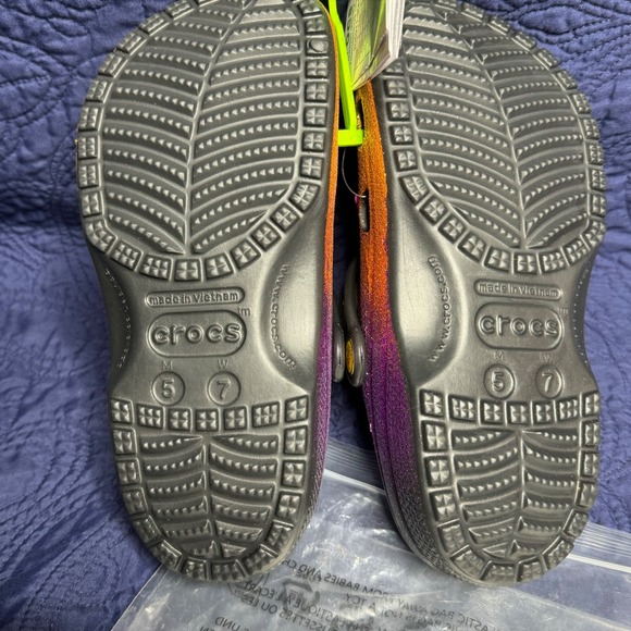 New Crocs Hocus Pocus Sisters Glitter Clogs Women Size 7 Orange Purple Jibbitz - Picture 4 of 4